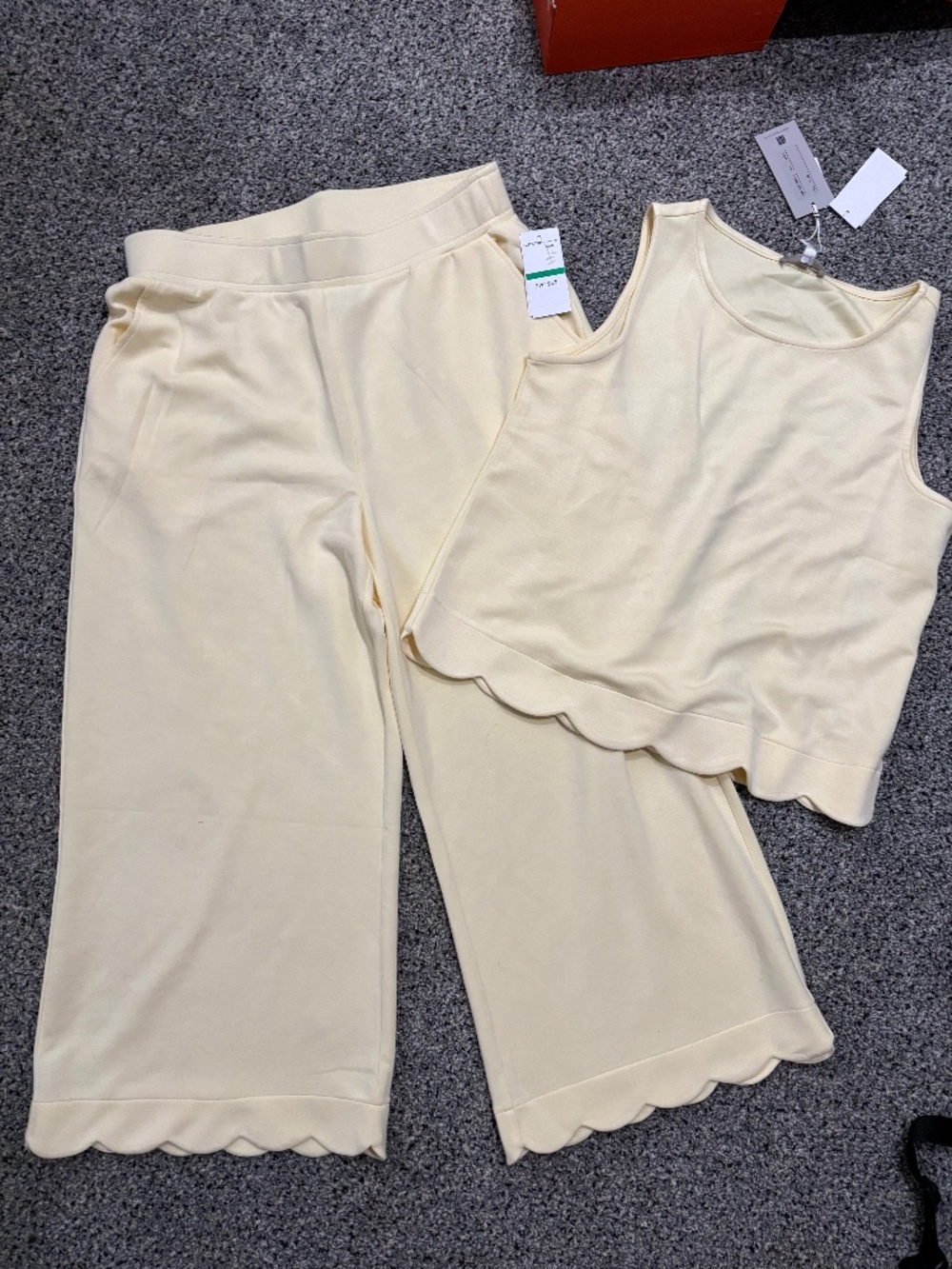 Cable and gauge yellow scalloped set large nwt